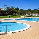 Olhos De Agua Ii Апартаменты