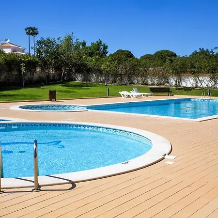 Olhos De Agua Ii Apartment